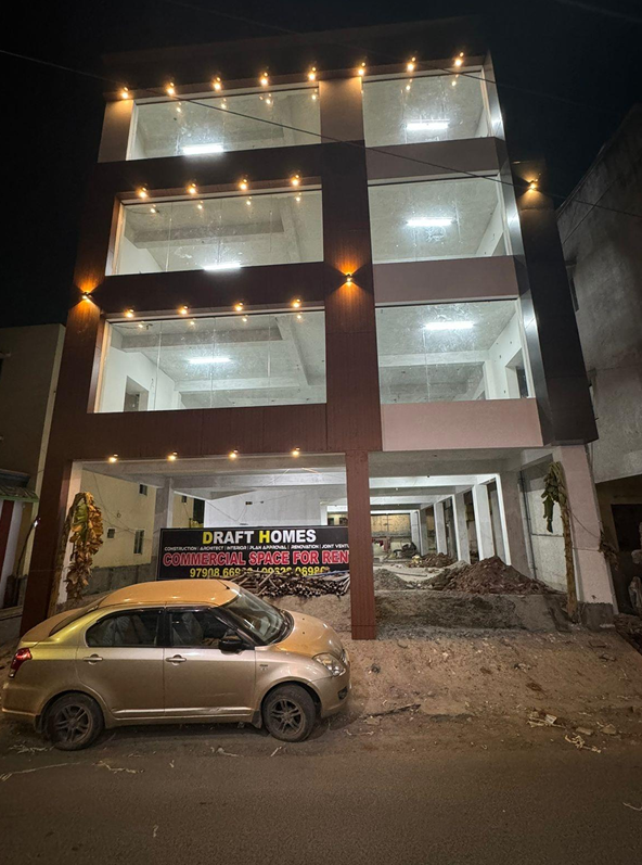  COMMERCIAL BUILDING